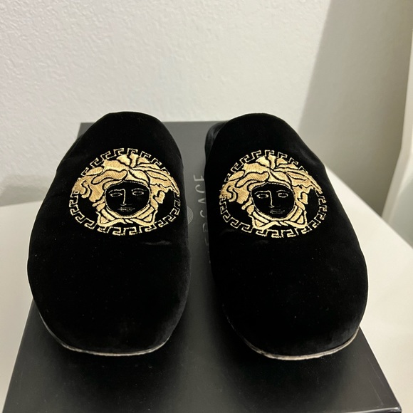 Back on the market - Versace - Picture 2 of 5